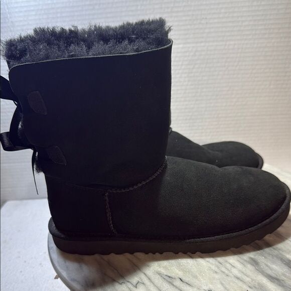 UGG Black Ankle Boots with Suede Finish pre-owned size: 6 - Picture 4 of 7